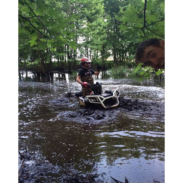 Stuck? or Just stopping for a photo? New Owner: @hockeyplayerya2 #SwampDonkeys Off Road Club: @webez9 @tomdrich @chriscross4653 @timmerlegrand @smithjaret