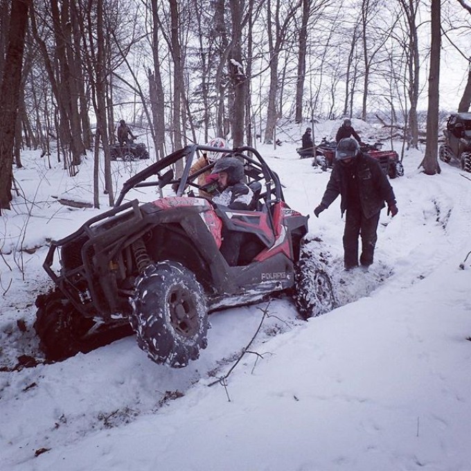 @webez9 #rzr tearing thru a mud hole today on the #GLATV trails #SwampDonkeys