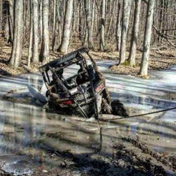 #hawksnest #rzr900trail #superatv #swampdonkeys getting some assistance from @sawmiller07 highlighter.