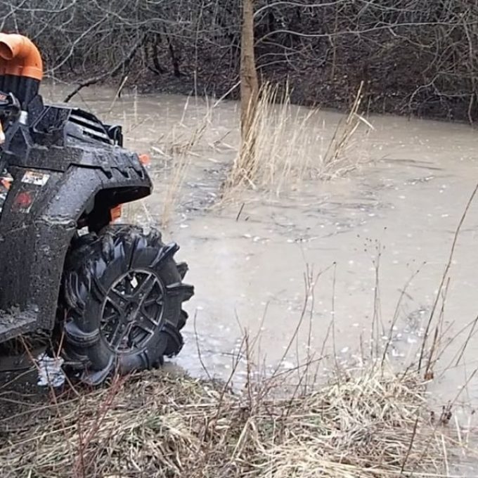 #polaris #sportsman #highlighter #1000 playing in the #water @sawmiller07 #swampdonkeys