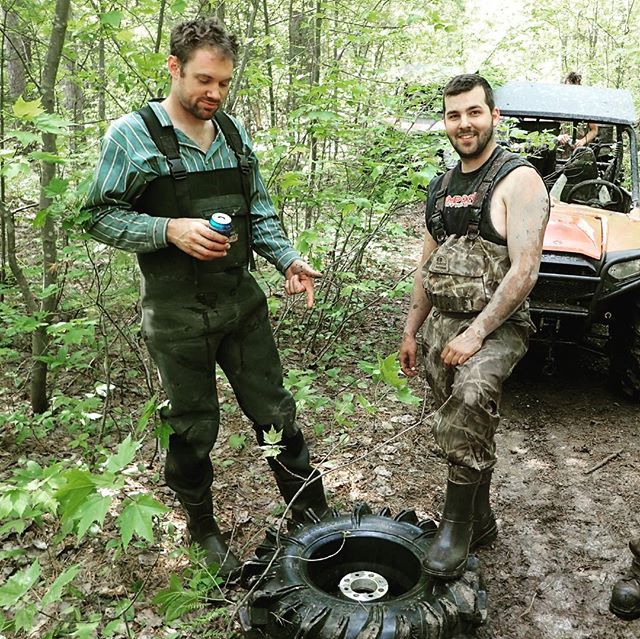 First you gotta laugh, but then you gotta put down your beer and help out.. cause swampdonkeys stick together. @adam.stanley.549 @smithjaret @rangerbob316 @webez9 @sawmiller07 @chriscross4653 @tomdrich