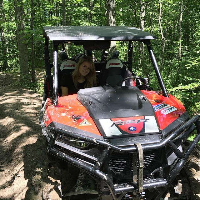 trail riding with @blairesummerhayes.