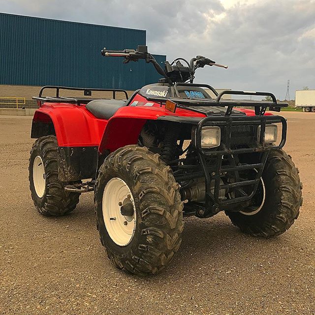Here she is in all her beauty. Big things to come to convert this '92 into a mud machine. on order. Oil Cooler relocate, snorkel and tires. Stay tuned.